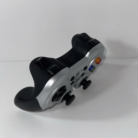 Logitech F710 Wireless Gamepad Controller -Silver No dongle - Picture 7 of 7